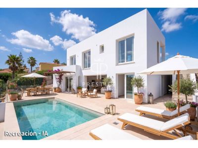 Stunning 5 bedroom Villa for sale in Cala Llonga, Menorca