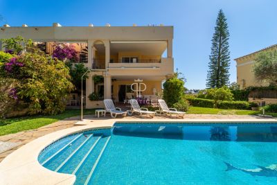 Spacious 5 bedroom Villa for sale with panoramic view in Guadalmina, Andalucia