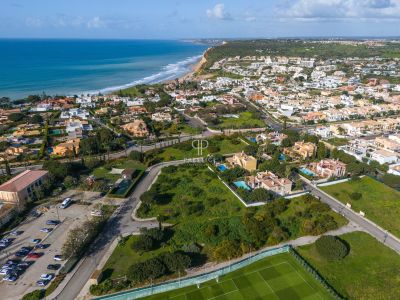 Land for sale with Income Potential in Porto de Mos, Algarve