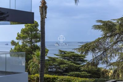 Immaculate 2 bedroom Apartment for sale with sea and panoramic views in Californie, Cannes, Provence Alpes Cote d'Azur