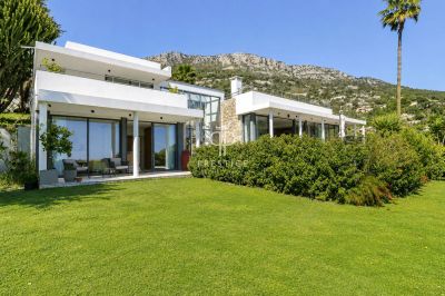 Immaculate 4 bedroom Villa for sale with sea view in Saint Laurent, Eze, Provence Alpes Cote d'Azur