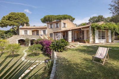 Wow factor 6 bedroom Farmhouse for sale with panoramic and sea views in Cap d'Antibes, Provence Alpes Cote d'Azur