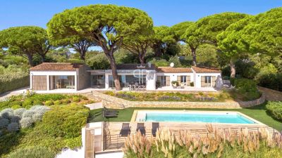 Immaculate 4 bedroom Villa for sale with panoramic and sea views in Sainte Maxime, Provence Alpes Cote d'Azur
