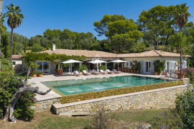 Immaculate 6 bedroom Villa for sale with panoramic view in Mouans Sartoux, Provence Alpes Cote d'Azur