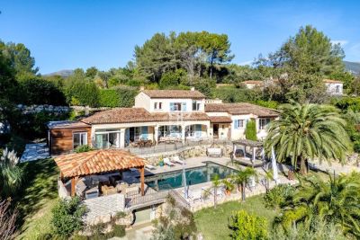 Spacious 6 bedroom House for sale with panoramic view in Le Rouret, Provence Alpes Cote d'Azur