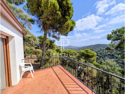 Spacious 6 bedroom Villa for sale in Serra Brava, Lloret de Mar, Catalonia