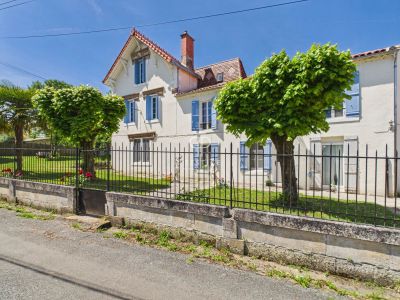 Income Producing 14 bedroom Farmhouse for sale in Riberac, Nouvelle Aquitaine