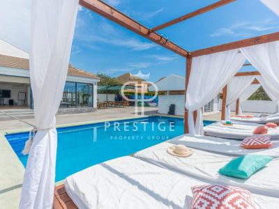 Spacious 9 bedroom Villa for sale with panoramic and countryside views in Busot, Valencia