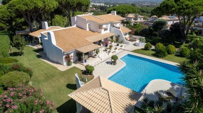 Beautiful 5 bedroom Villa for sale in Olhos de Agua, Algarve