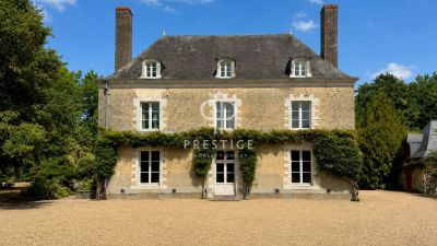 Renovated 5 bedroom Manor House for sale with countryside view in Ombree d'Anjou, Pays de la Loire