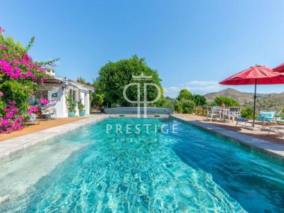 Spacious 8 bedroom Villa for sale with panoramic and countryside views in Aigues, Valencia