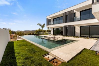 Immaculate 5 bedroom House for sale with panoramic view in Torres Vedras, Central Portugal