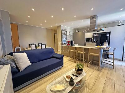 Immaculate 2 bedroom Apartment for sale with sea view in Bordighera, Liguria