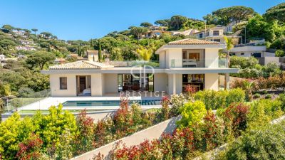 Immaculate 4 bedroom Villa for sale with sea view in Sainte Maxime, Provence Alpes Cote d'Azur