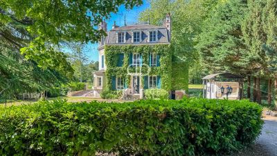 Authentic 7 bedroom Chateau for sale with lake or river view in Pouligny Saint Pierre, Le Blanc, Centre Val de Loire