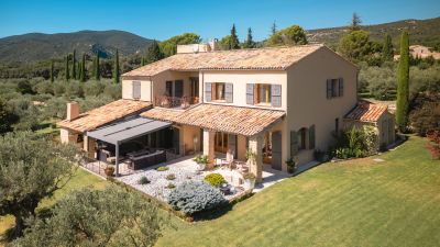 Unique 5 bedroom House for sale with countryside and panoramic views in Lourmarin, Provence Alpes Cote d'Azur
