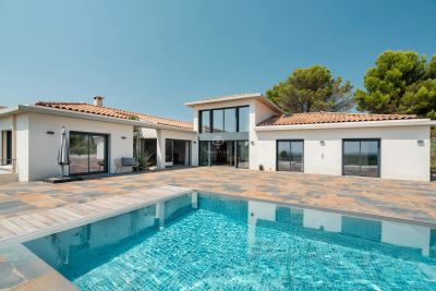 Immaculate 5 bedroom Villa for sale with countryside view in Aix en Provence, Provence Alpes Cote d'Azur