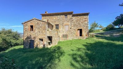 Authentic 4 bedroom Farmhouse for sale with countryside view in Ficulle, Umbria