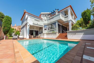 Stunning 4 bedroom Villa for sale with sea view in Luz, Algarve