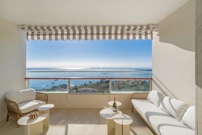 Immaculate 2 bedroom Apartment for sale with panoramic and sea views in Vallauris, Provence Alpes Cote d'Azur