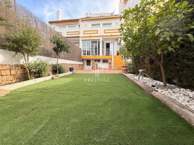 Spacious 3 bedroom Villa for sale with sea view in Estepona, Andalucia