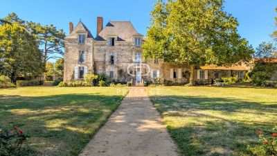 Authentic 8 bedroom Chateau for sale with countryside view in Le Loroux Bottereau, Nantes, Pays de la Loire