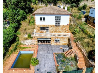 Spacious 4 bedroom Villa for sale with sea view in Serra Brava, Lloret de Mar, Catalonia