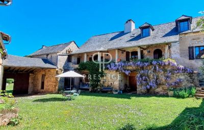 Beautiful 5 bedroom Old Wine Property for sale with countryside views in Castelnau de Montmiral, Occitanie