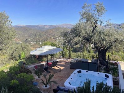 Beautiful 3 bedroom Villa for sale with panoramic and countryside views in Riogordo, Andalucia