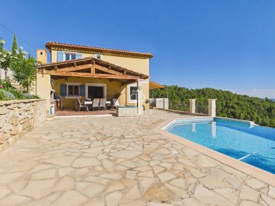 Beautiful 5 bedroom Villa for sale with panoramic and countryside views in Seillans, Provence Alpes Cote d'Azur