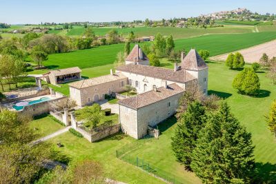 Beautiful 6 bedroom Chateau for sale with countryside view in Agen, Nouvelle Aquitaine