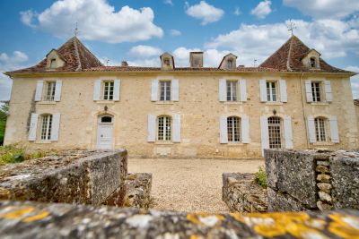 11 bedroom Chateau for sale with countryside view with Income Potential in Bergerac, Nouvelle Aquitaine
