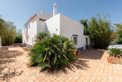 Authentic 4 bedroom Villa for sale with countryside view in Bensafrim, Lagos, Algarve