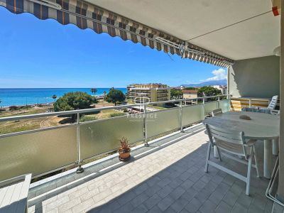 Spacious 3 bedroom Apartment for sale with sea view in Ventimiglia, Liguria