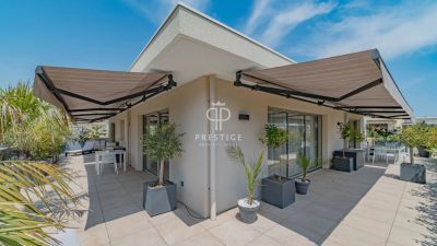 Immaculate 2 bedroom Apartment for sale with panoramic view in Palm Beach, Cannes, Provence Alpes Cote d'Azur