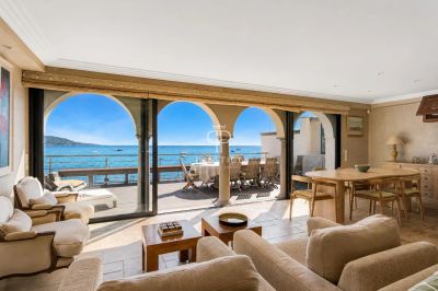 Beachfront 3 bedroom House for sale with panoramic and sea views in Sainte Maxime, Provence Alpes Cote d'Azur