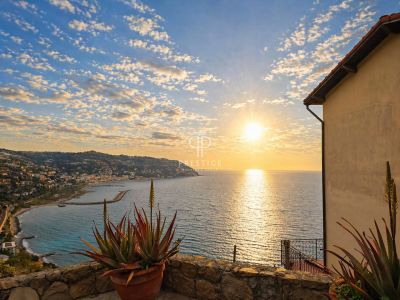 Spacious 2 bedroom Apartment for sale with sea view in Bordighera, Liguria