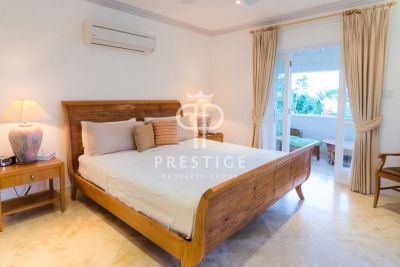Luxury 4 bedroom Duplex Penthouse Apartment  for sale with sea view in Prospect, Saint James