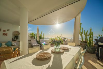 Beachfront 3 bedroom Penthouse Apartment for sale with sea view in Estepona, Andalucia