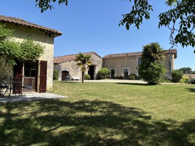 7 bedroom Farmhouse with Gite for sale with countryside view and Income Potential in Aubeterre sur Dronne, Nouvelle Aquitaine