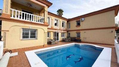 Spacious 5 bedroom Villa for sale with countryside view in Coin, Andalucia