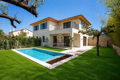 Immaculate 5 bedroom Townhouse for sale in Saint Tropez, Provence Alpes Cote d'Azur
