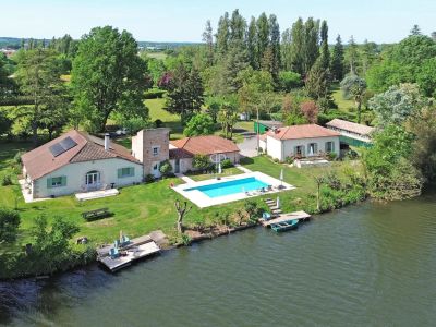 Income Producing 6 bedroom House for sale with lake or river view in Villeneuve sur Lot, Nouvelle Aquitaine