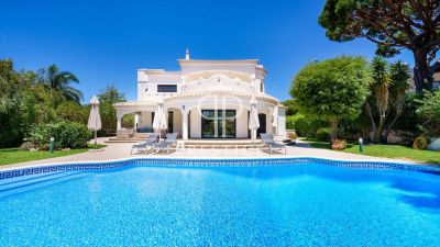 Immaculate 4 bedroom Villa for sale with panoramic and sea views in Vilamoura, Algarve