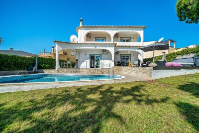 Immaculate 4 bedroom Villa for sale with panoramic view in Vilamoura, Algarve