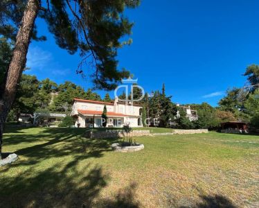 Beachfront 6 bedroom Villa for sale with sea view in Kassandra, Central Macedonia