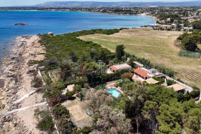 Waterfront 2 bedroom Villa for sale with sea and panoramic views in Fanusa, Sicily