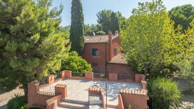 Beautiful 7 bedroom Villa for sale with countryside and sea views in Campiglia Marittima, Tuscany