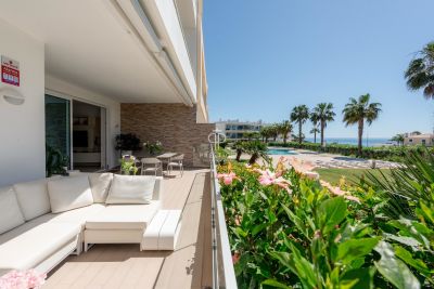 Immaculate 3 bedroom Apartment for sale with sea view in Porto de Mos, Algarve