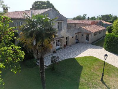 8 bedroom Manor House for sale with Income Potential in Nieulle sur Seudre, Nouvelle Aquitaine